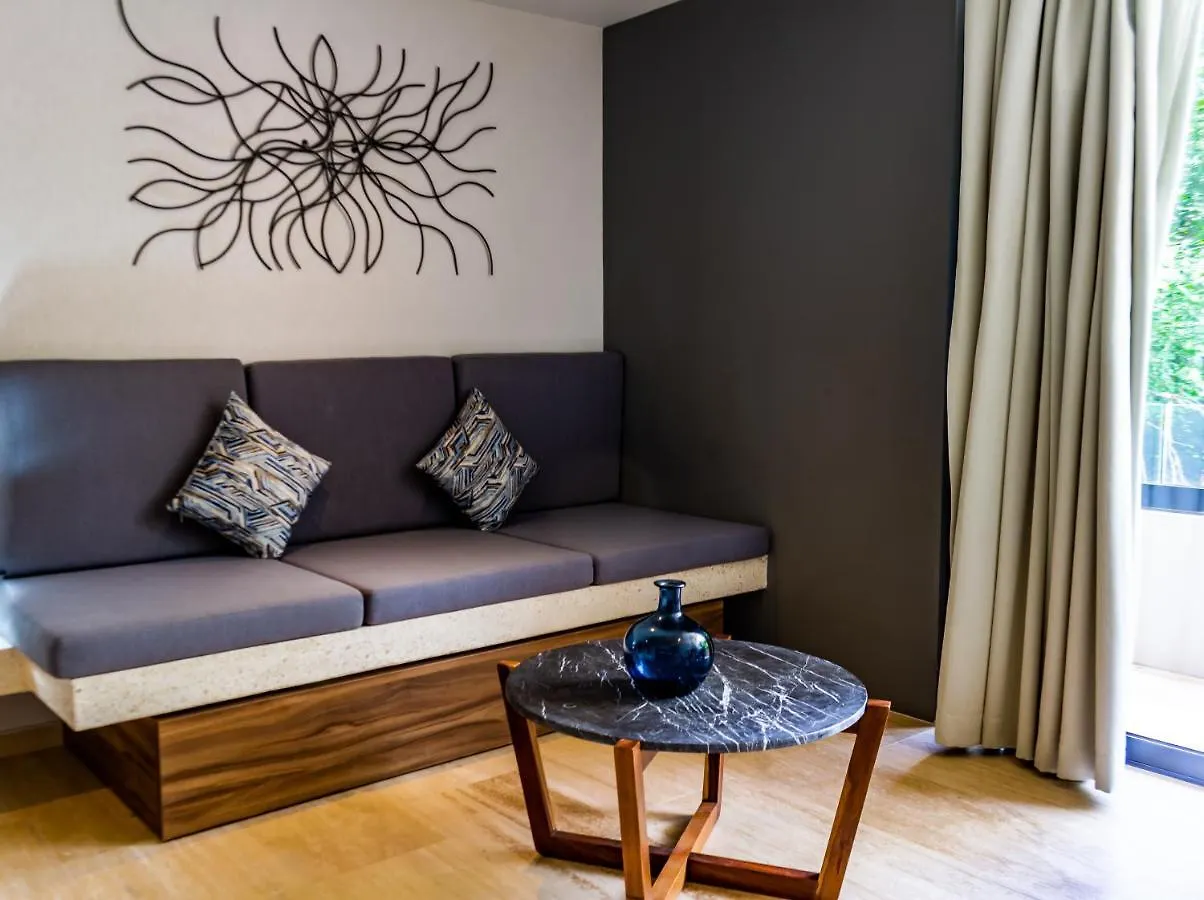 Big Studio At Kaab By The Beach With Roof Top Pool, Sauna And Jacuzzi Near Paseo Del Carmen Mall بلايا ديل كارمن